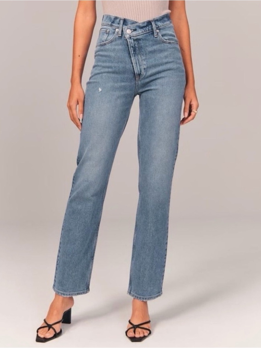 ABERCROMBIE & FITCH The 90’s Straight Ultra High Rise Criss Cross Jeans